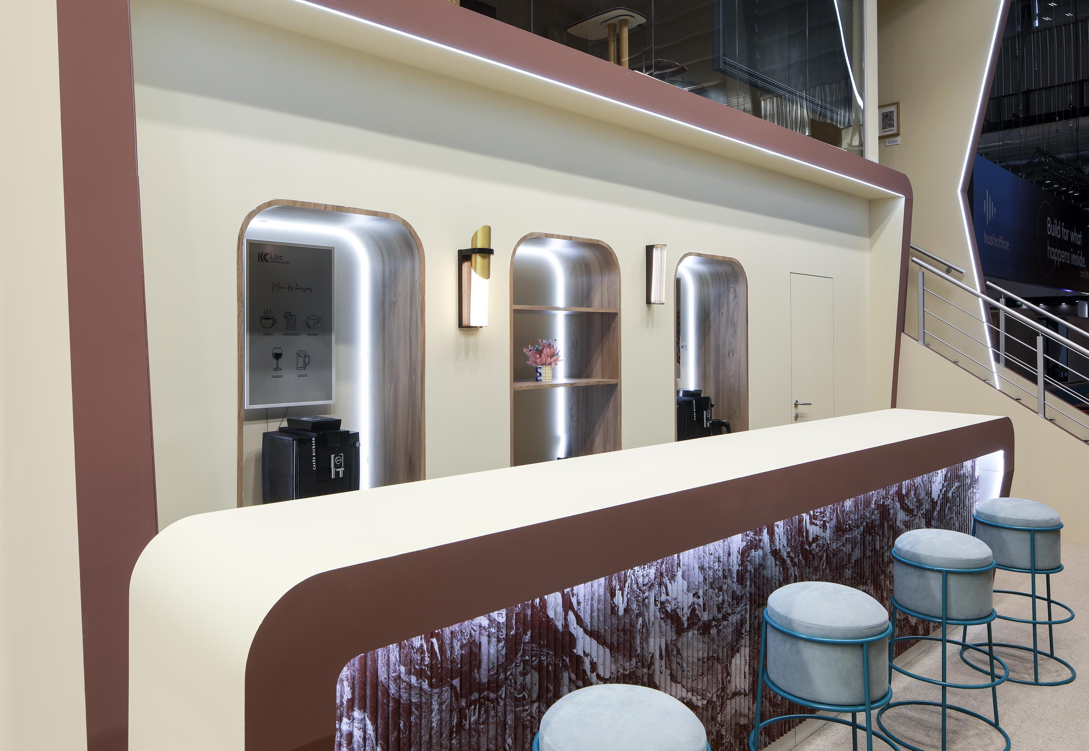 Projet sur mesure — bar habillé en revêtement Balt® (LBC Workspace)