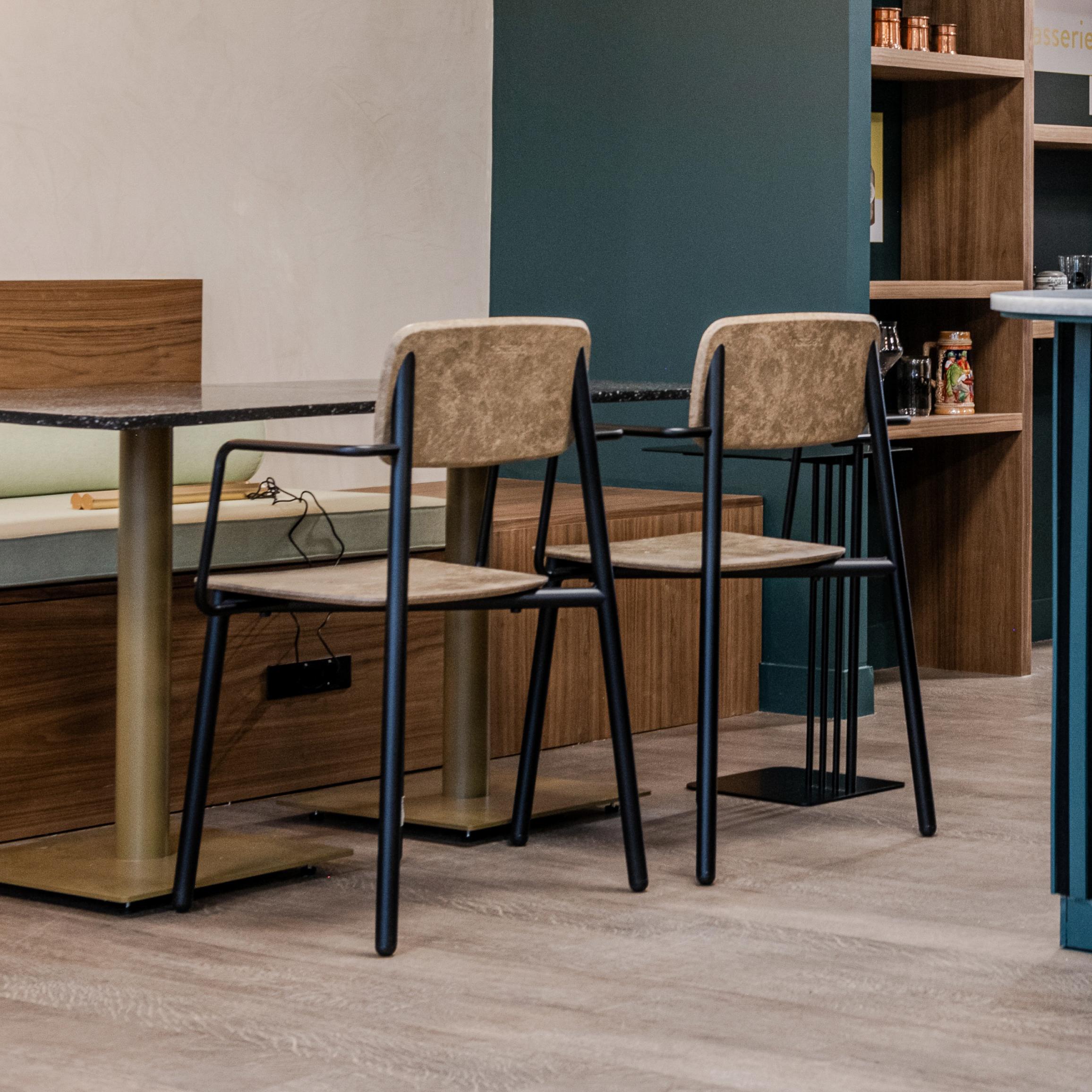Chaises Ella — restaurant