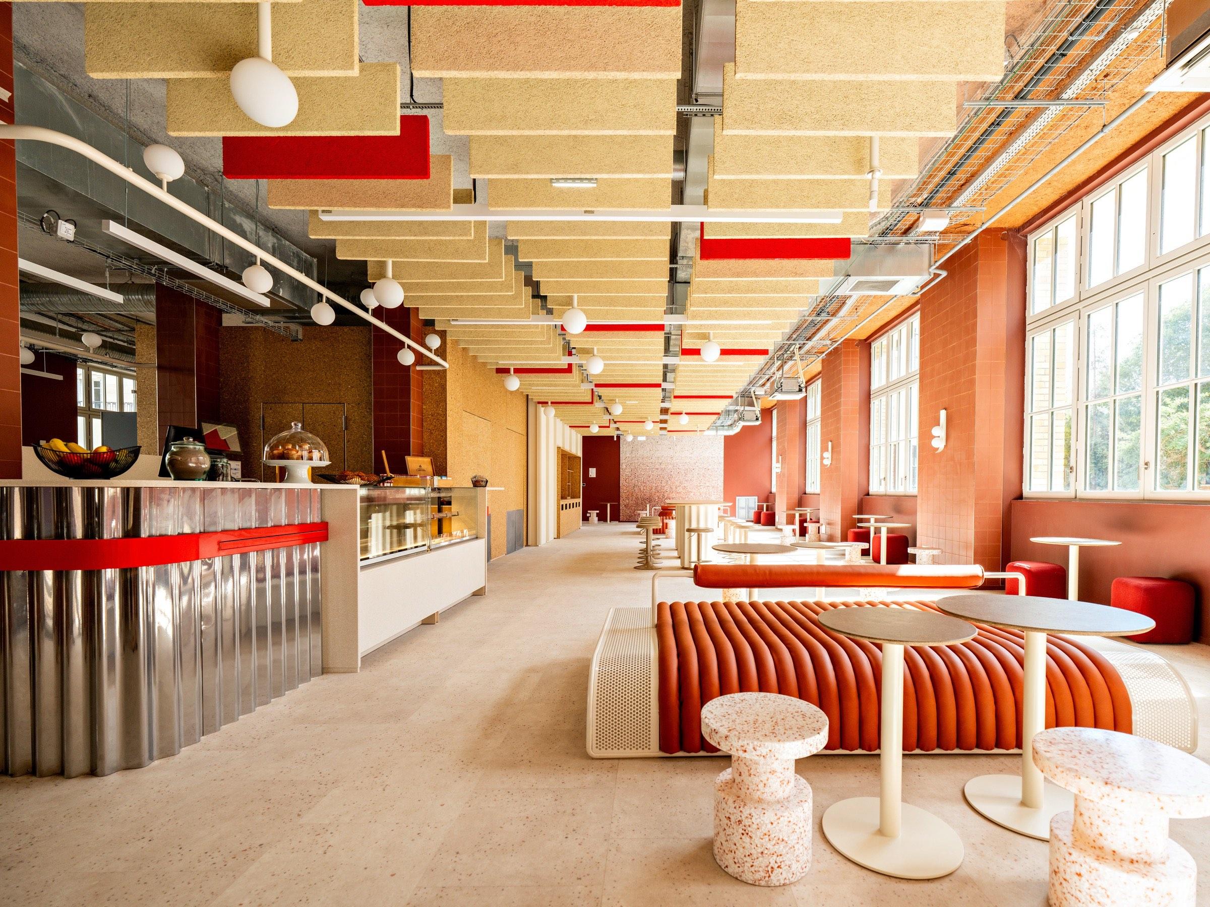 Mobilier de collectivités éco-conçu - cafétéria du Campus Delta, Paris