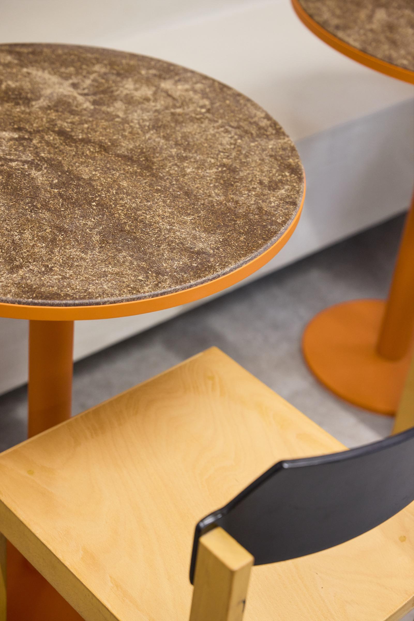Mobilier recyclé en situation - coworking Morning Boulogne aménagé par Instead