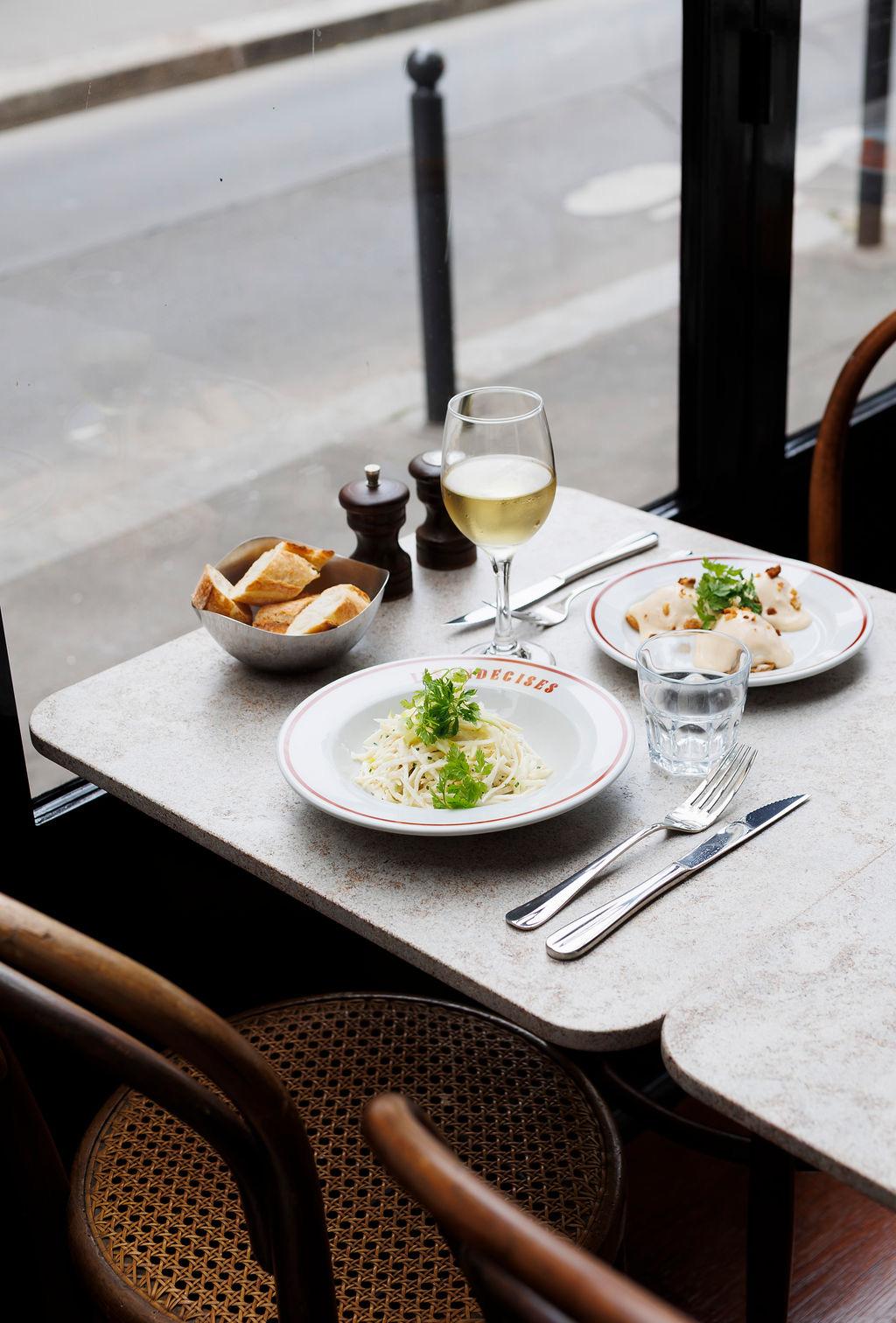 Les Indécises restaurant Paris — Cicero recycled table, detail
