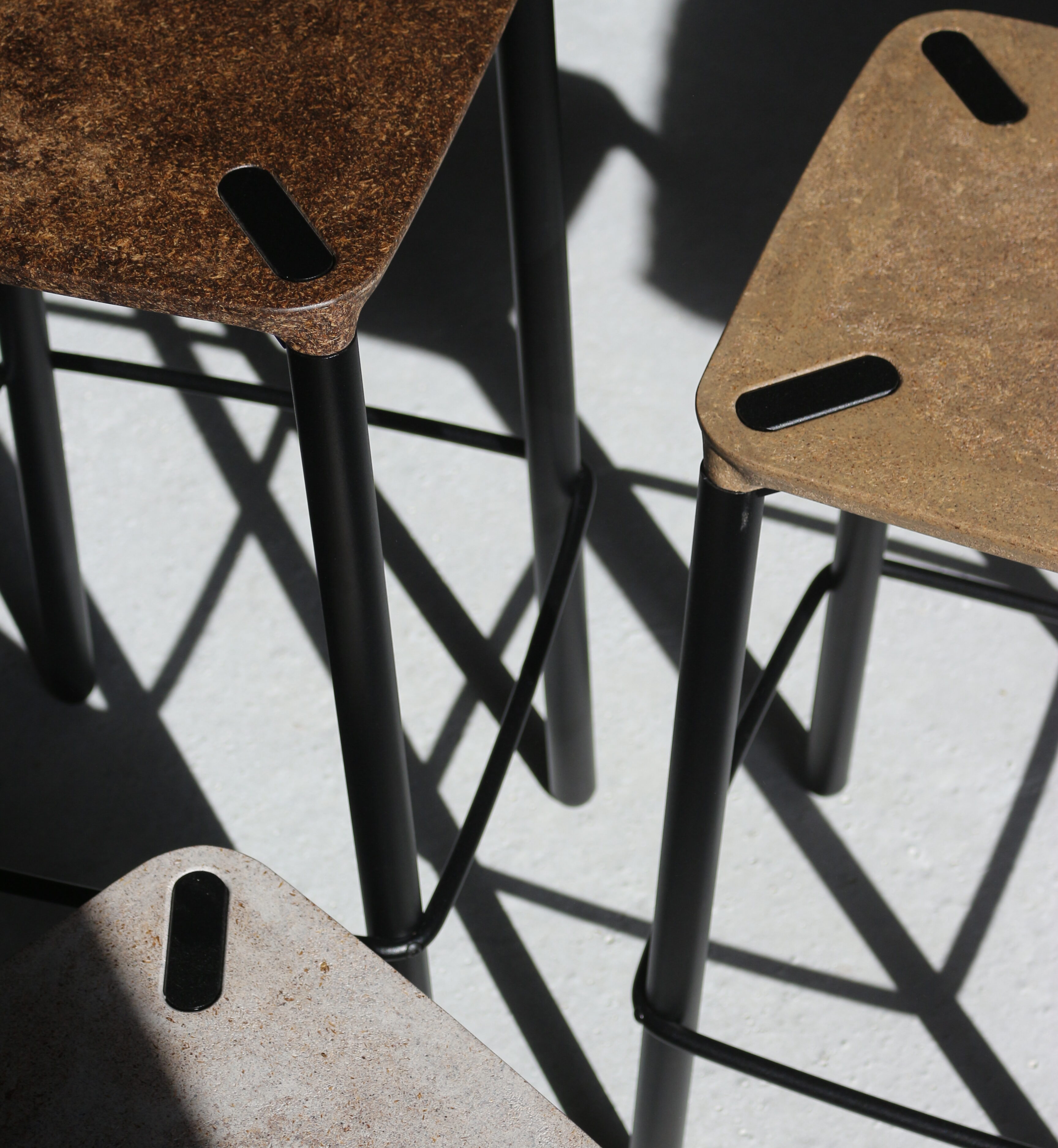 Tabourets design recyclés pieds noirs - tabouret brassé édition limitée - Instead